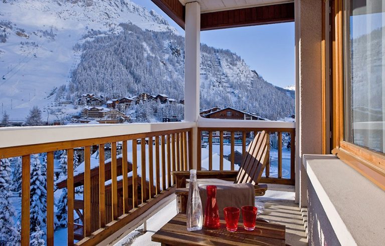 Balcony and View Hotel Ormelune Val d'Isère - Large Room - Balcony and View